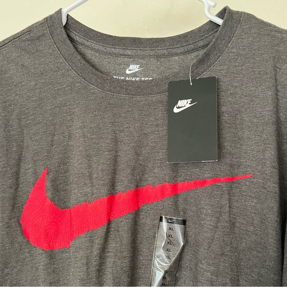 Nike Tee Gray with Red - Picture 3 of 3